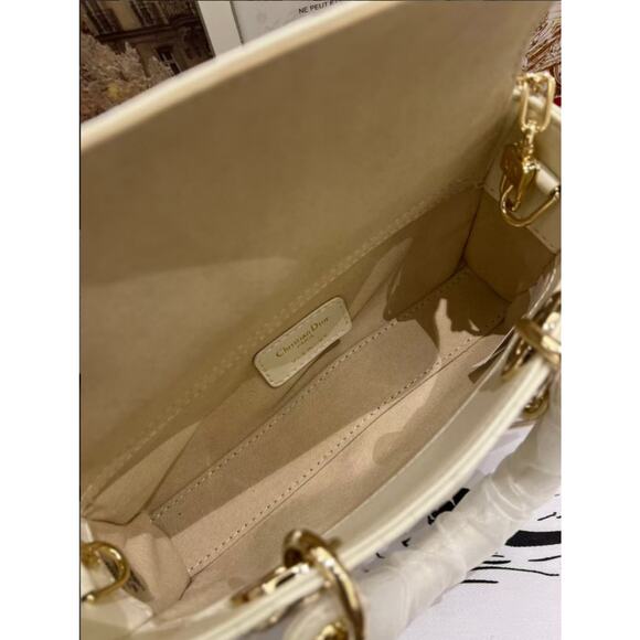 New in Box DIOR VIP Beaute Makeup Cream Quilted with silver Hardware - Picture 2 of 7